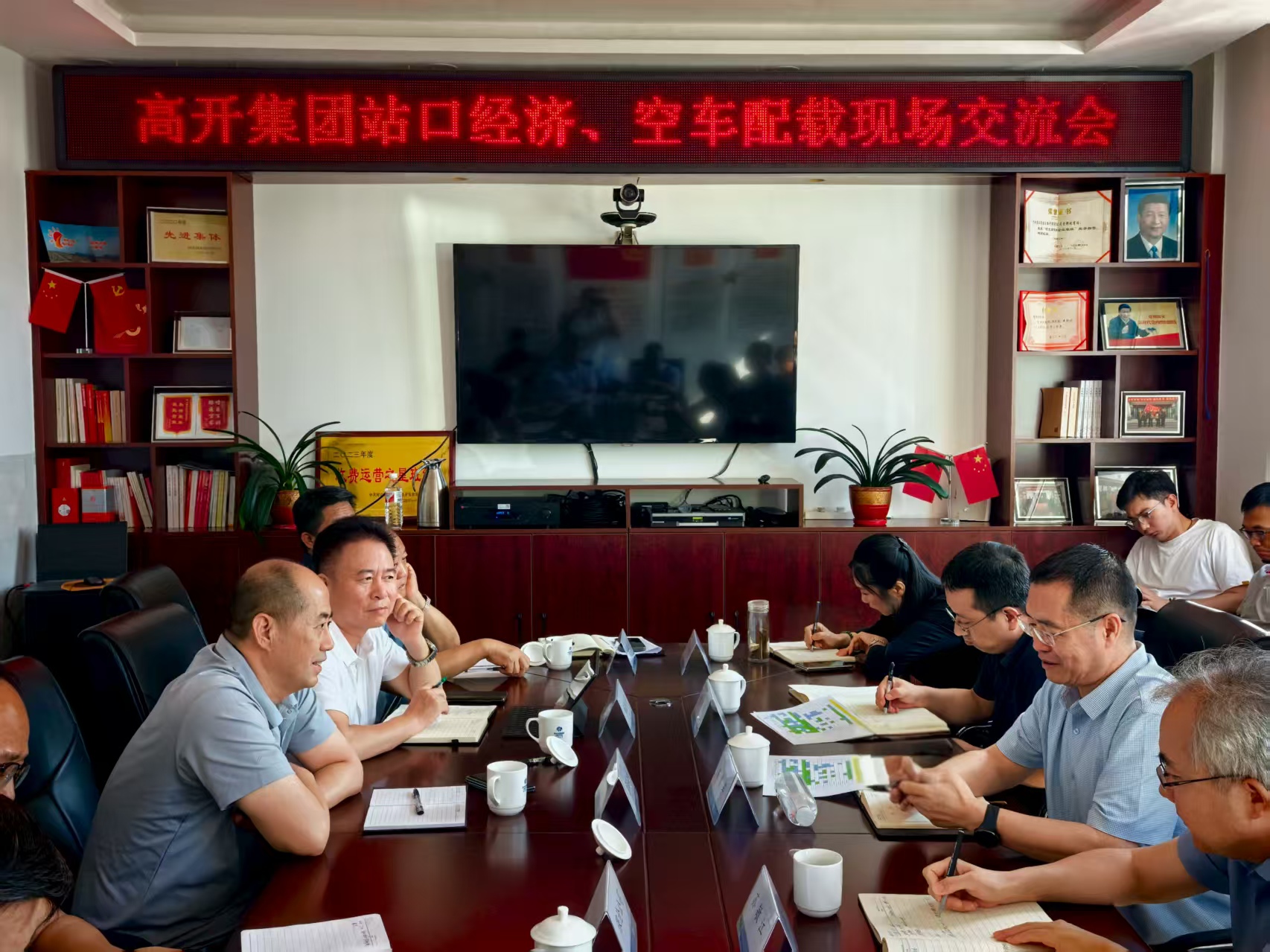 望都站圓滿完成高開(kāi)集團(tuán)站口經(jīng)濟(jì)及空車(chē)配載項(xiàng)目現(xiàn)場(chǎng)交流會(huì)保障任務(wù).jpg 望都站圓滿完成高開(kāi)集團(tuán)站口經(jīng)濟(jì)及空車(chē)配載項(xiàng)目現(xiàn)場(chǎng)交流會(huì)保障任務(wù).jpg